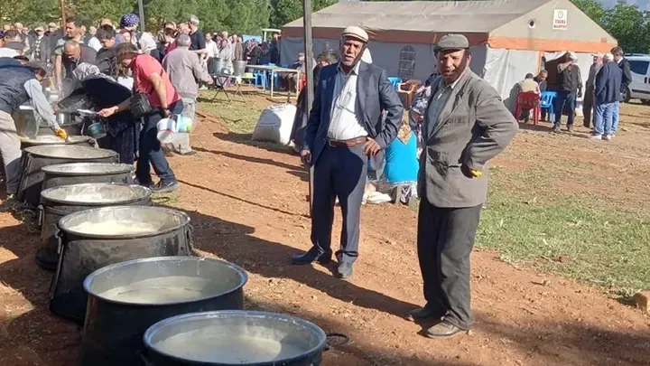 Kızılcabölük’te eller semaya rahmet için açıldı