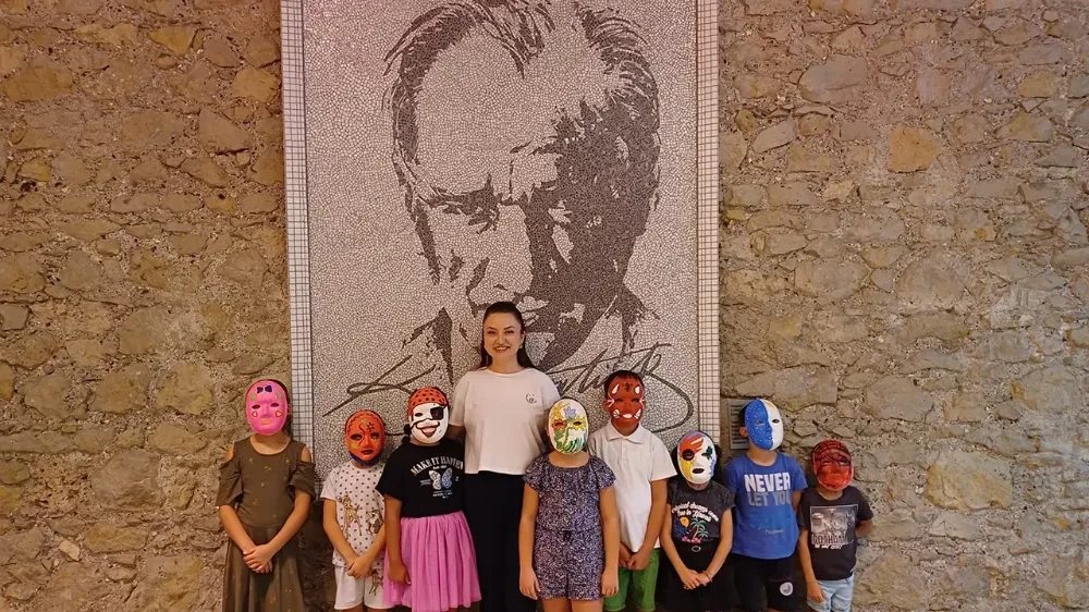 Anne ve çocuklar maske boyama atölyesinde buluştu