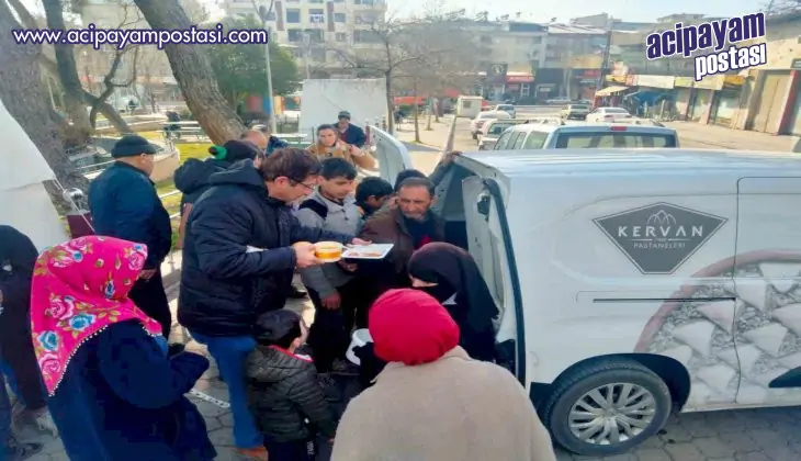 Alpedo Kervan depremzedelere sıcak yemek
                    ulaştırıyor