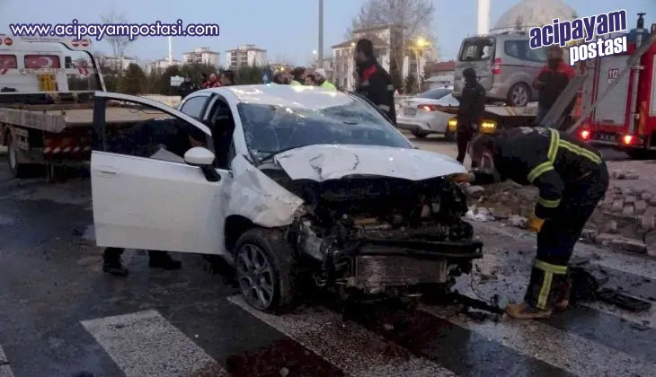 Hafif ticari aracın çarptığı otomobil
                    takla attı: 7 yaralı